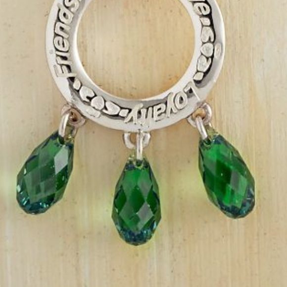 Irish Crystal Claddagh Necklace - Picture 3 of 4